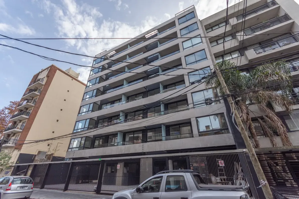 2 ambientes con balcón y cochera