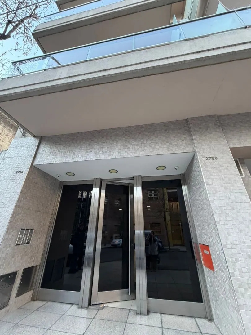 5to piso con balcón y pileta