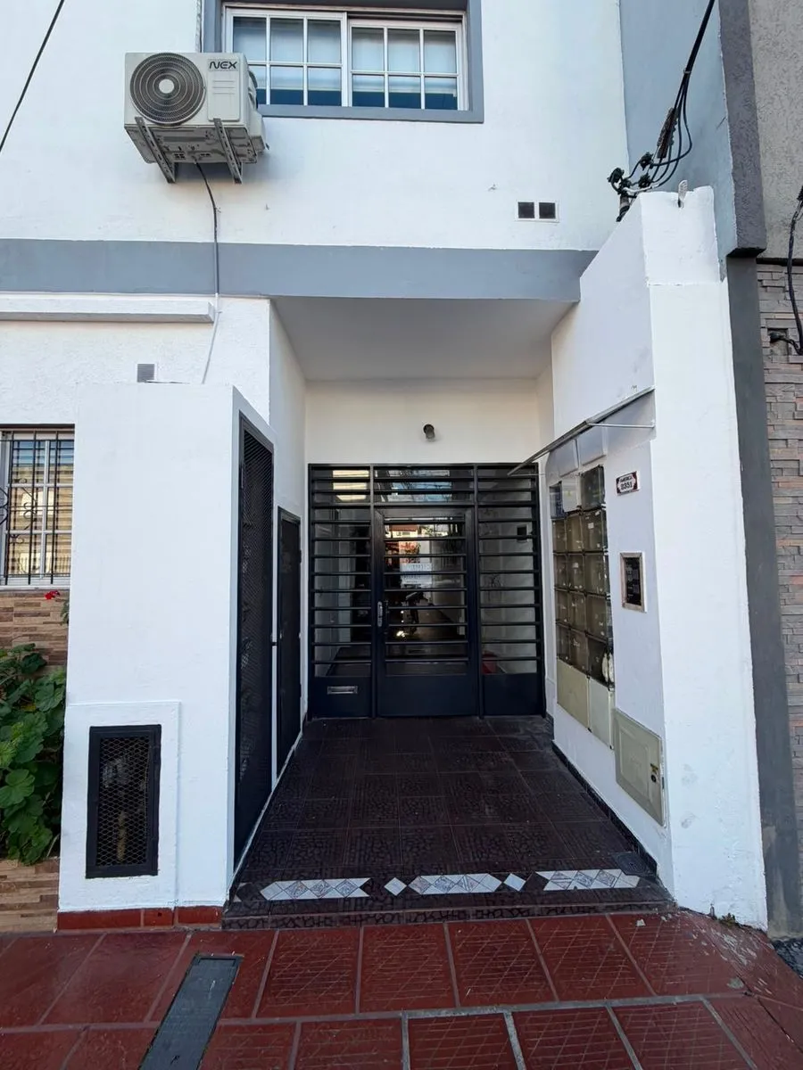 2 ambientes contrafrente con terraza