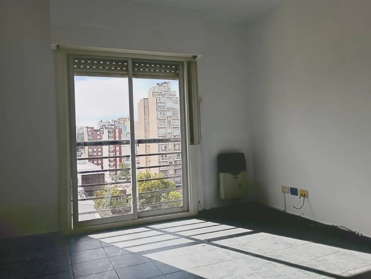 Departamento De Tres Ambientes Con Cochera Fija