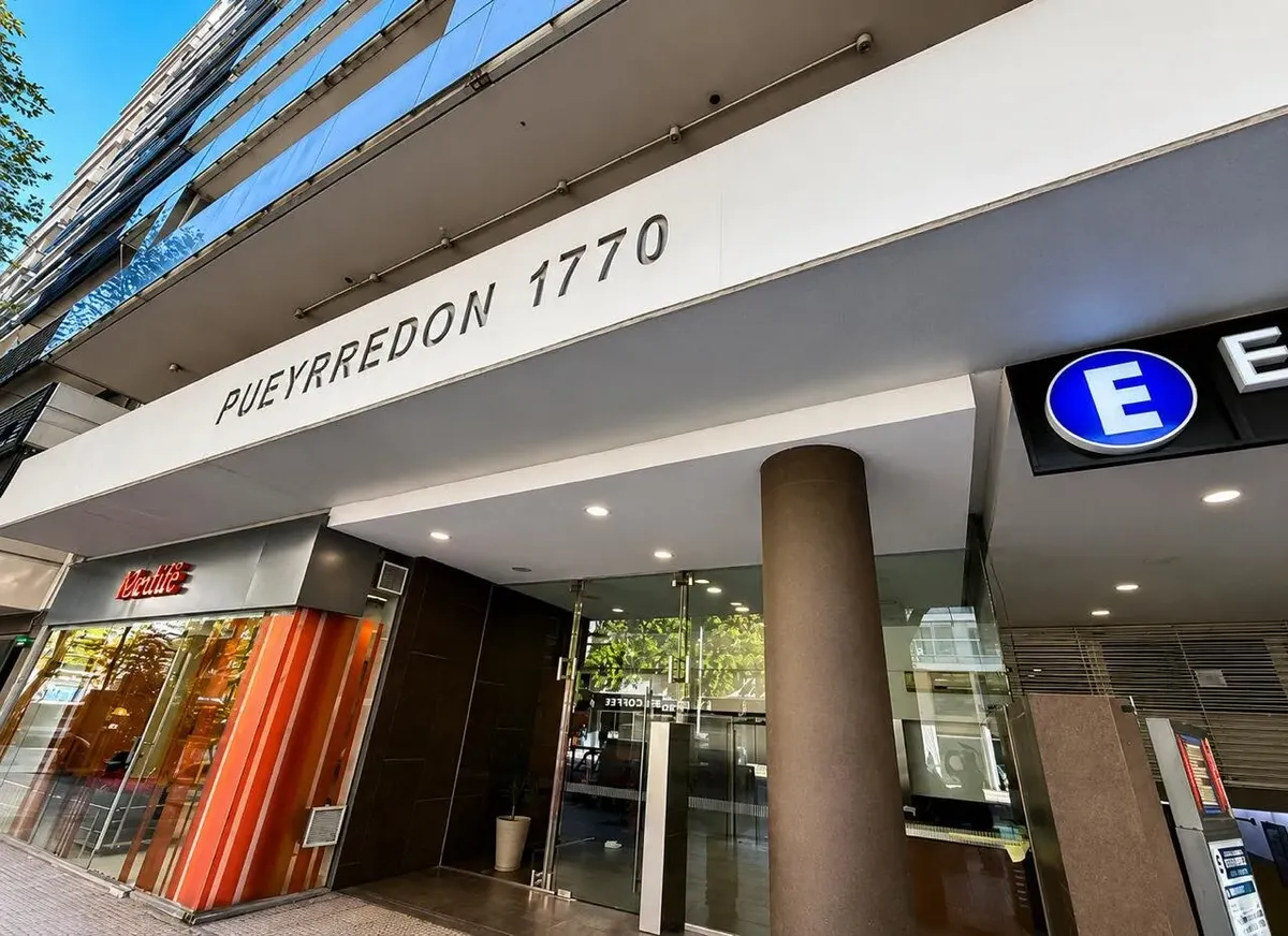 Piso 13 con balcón y pileta
