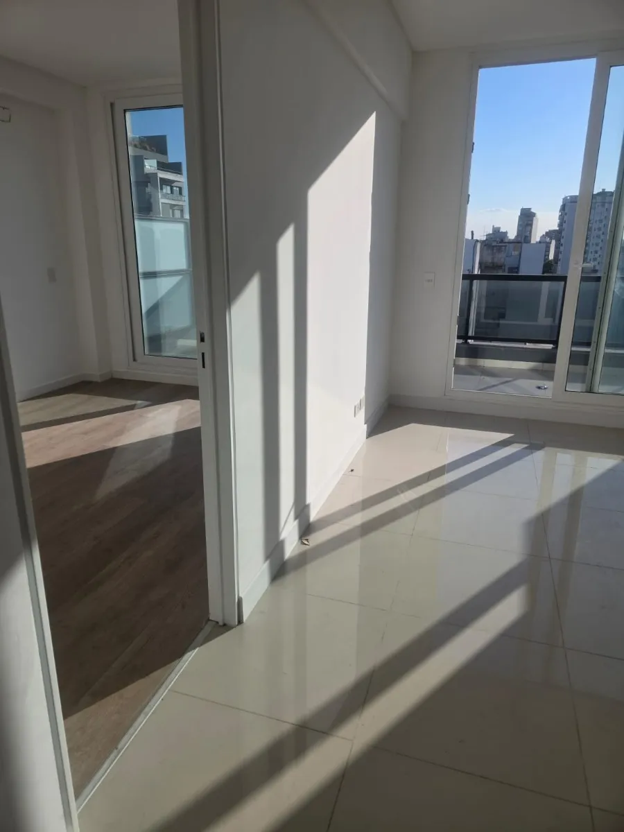Piso 11, 2 balcones y terraza