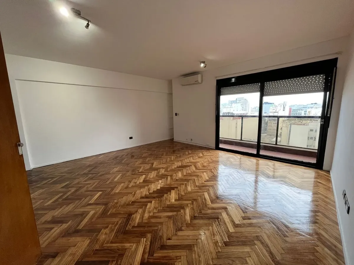 Monoambiente piso 10 con balcón