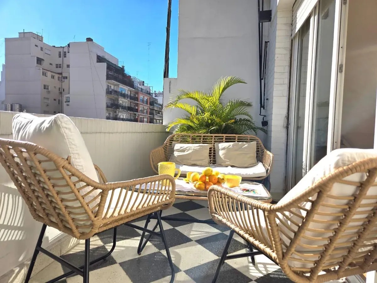 8º piso con balcón terraza