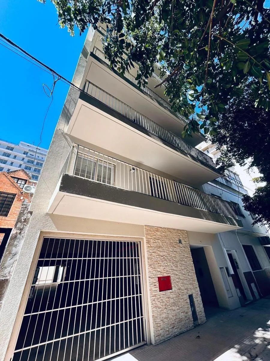 4to piso con balcón y cocina a gas