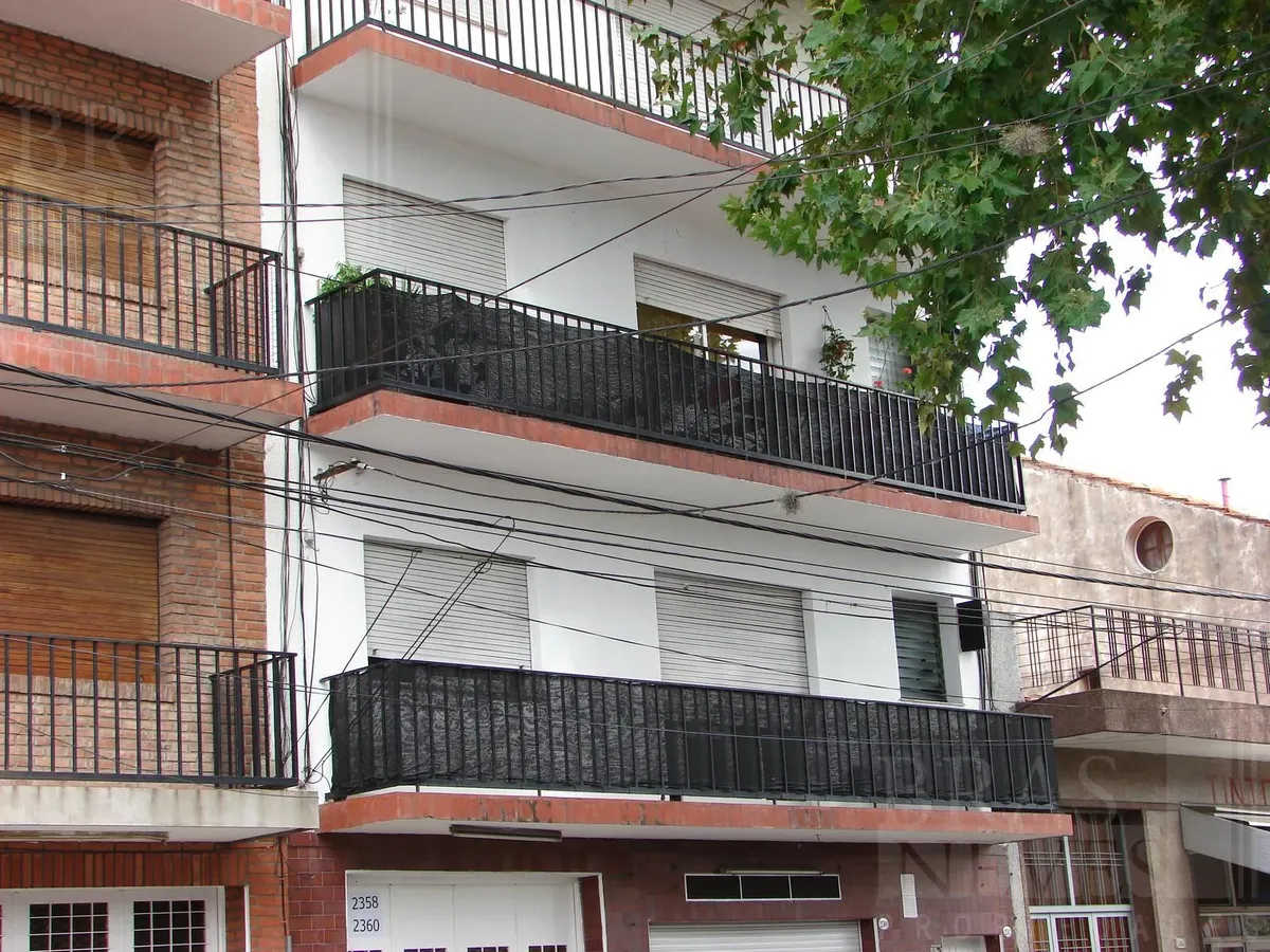 2 ambientes con balcón