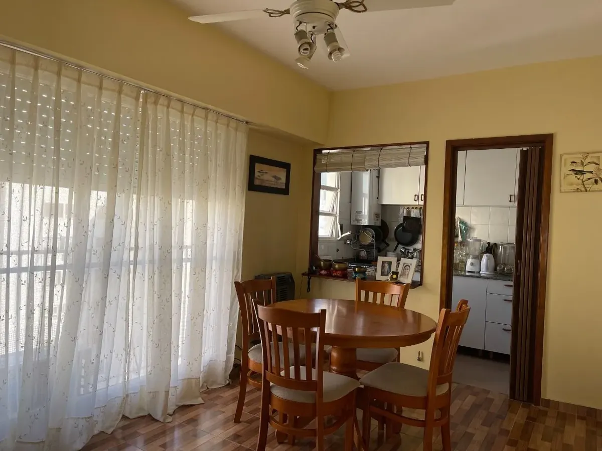 Departamento 2 ambientes con doble balcón