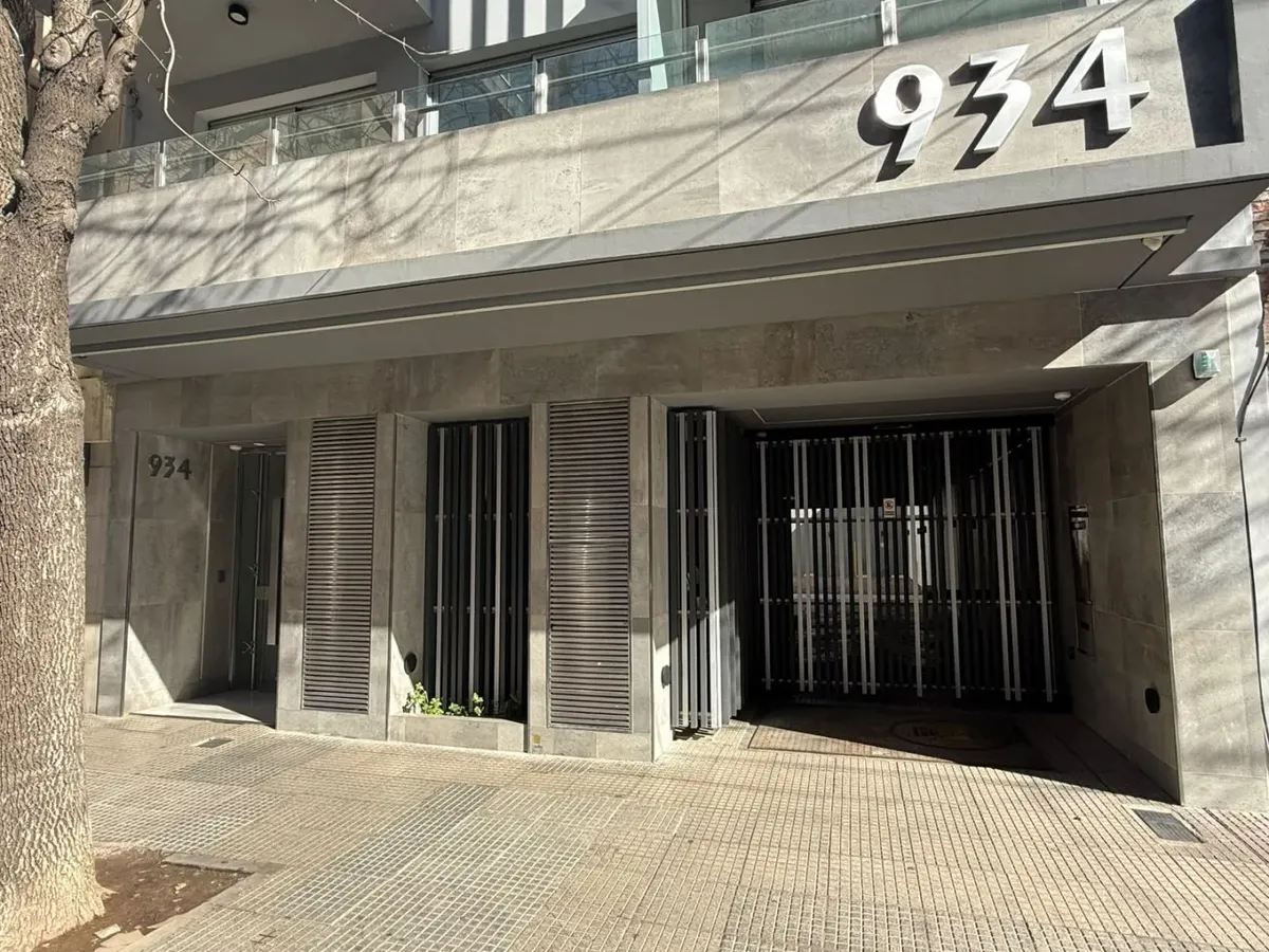 Monoambiente con balcón