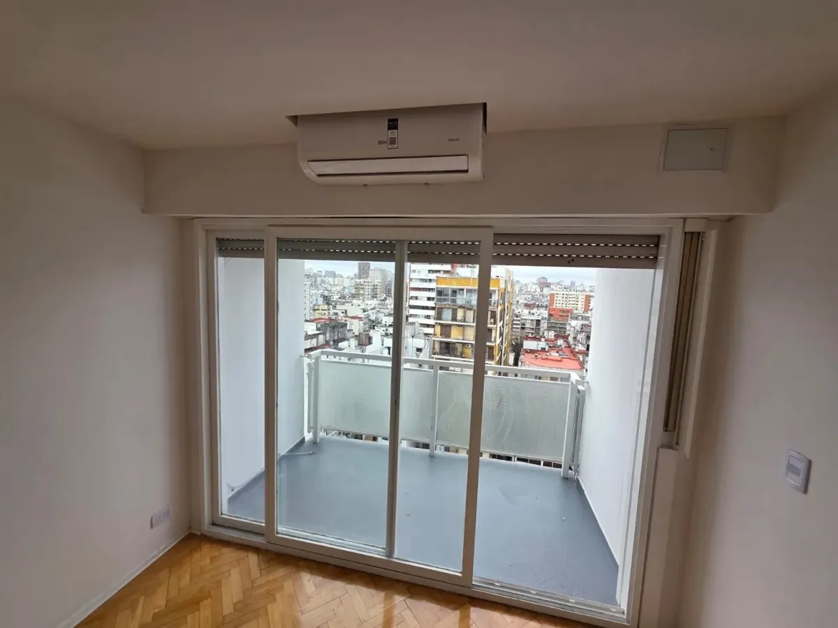 Piso 14 con balcón aterrazado