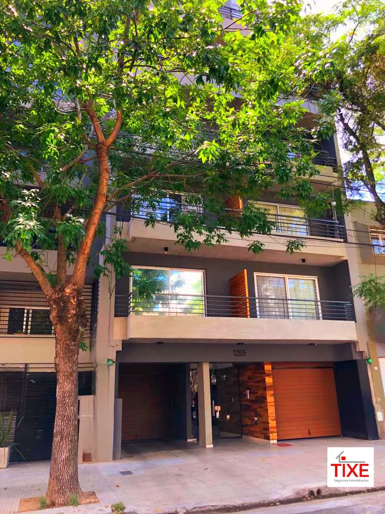 V. Urquiza-parque Chas. Gran Ambiente Seminuevo Con Balcón. Cocina Grande-lavadero.