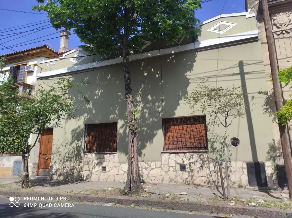 Casa con patio y terraza