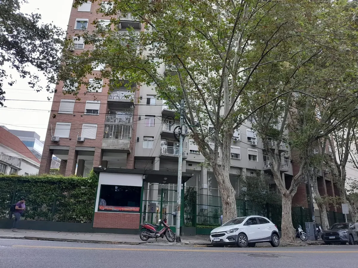 Piso 16 con balcón