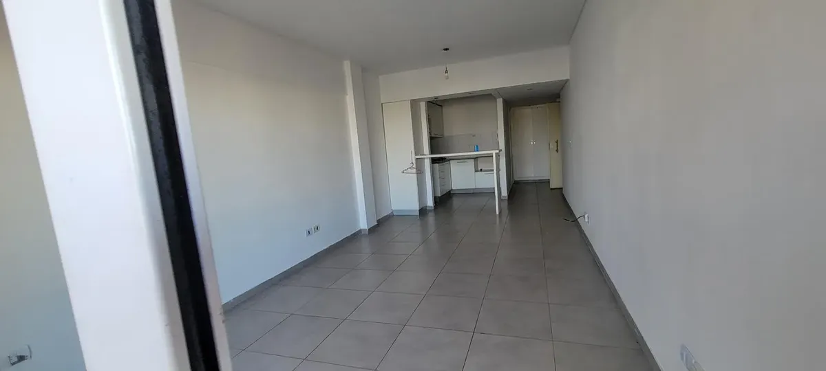 Monoambiente piso 11 con balcón