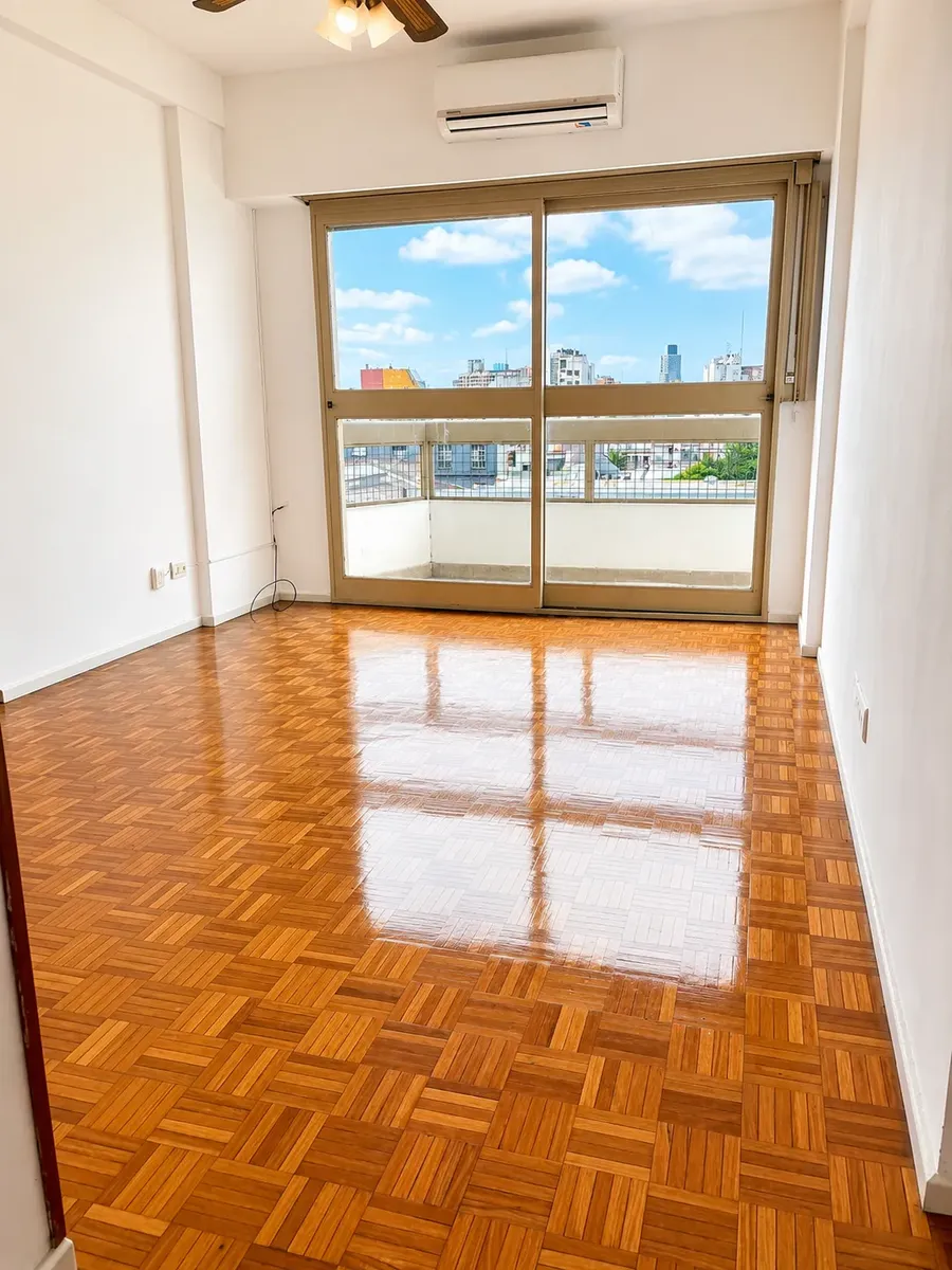 Apartamento alto com varanda
