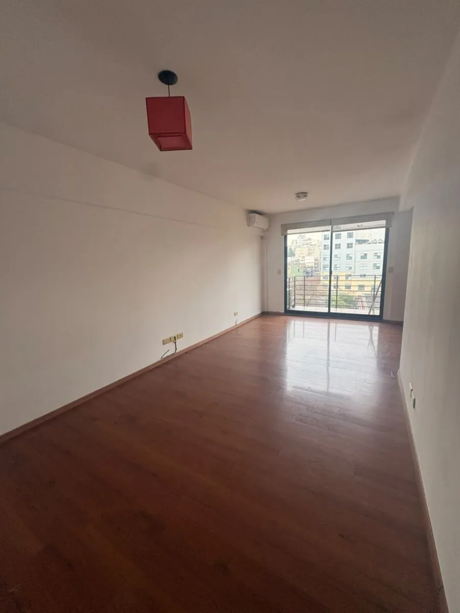 Monoambiente con balcón en Almagro