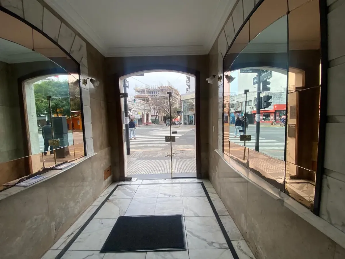 4to piso, esquina, balcón