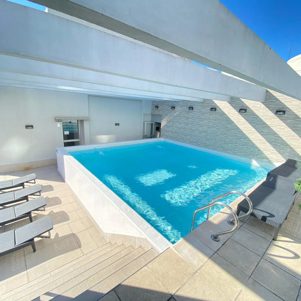 Muy Amplio - Divisible! con Gran Balcon! Muy Bajas Expensas! Full Amenities!