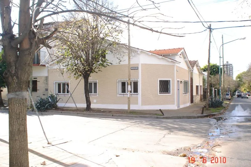 Chalet en esquina con parrilla