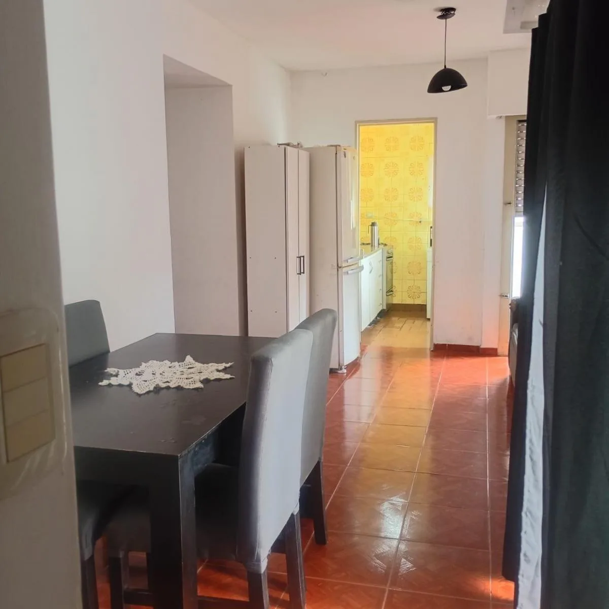 2 dormitorios con balcón y cocina nueva