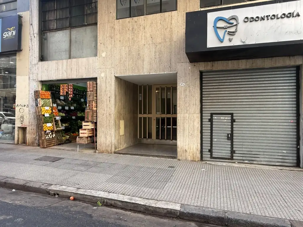 Monoambiente con balcón al frente