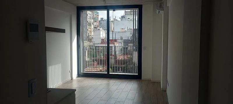 Monoambiente con balcón en Monserrat