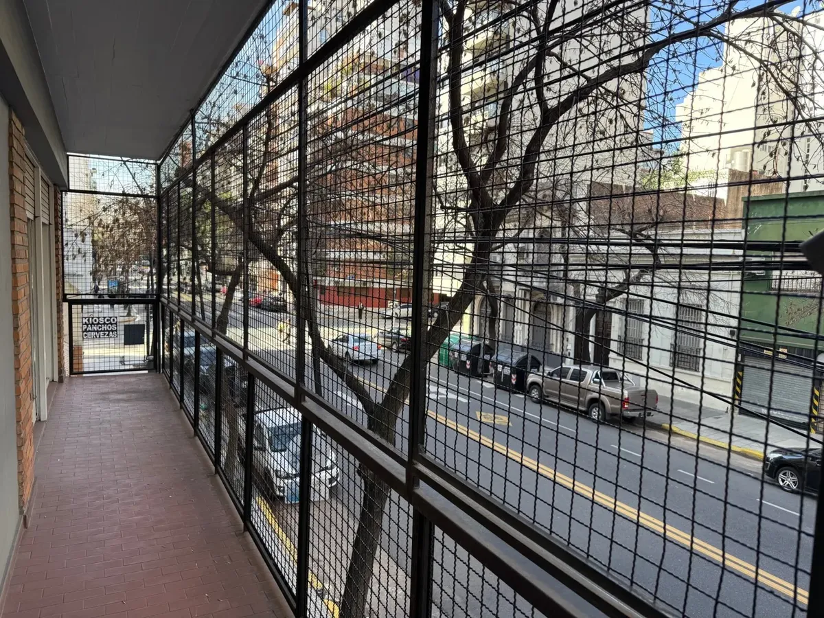 Semipiso al frente con balcón