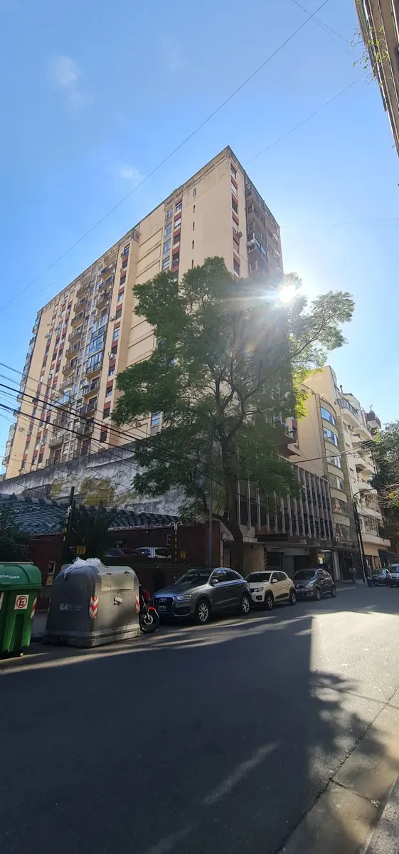 Departamento con balcón corrido