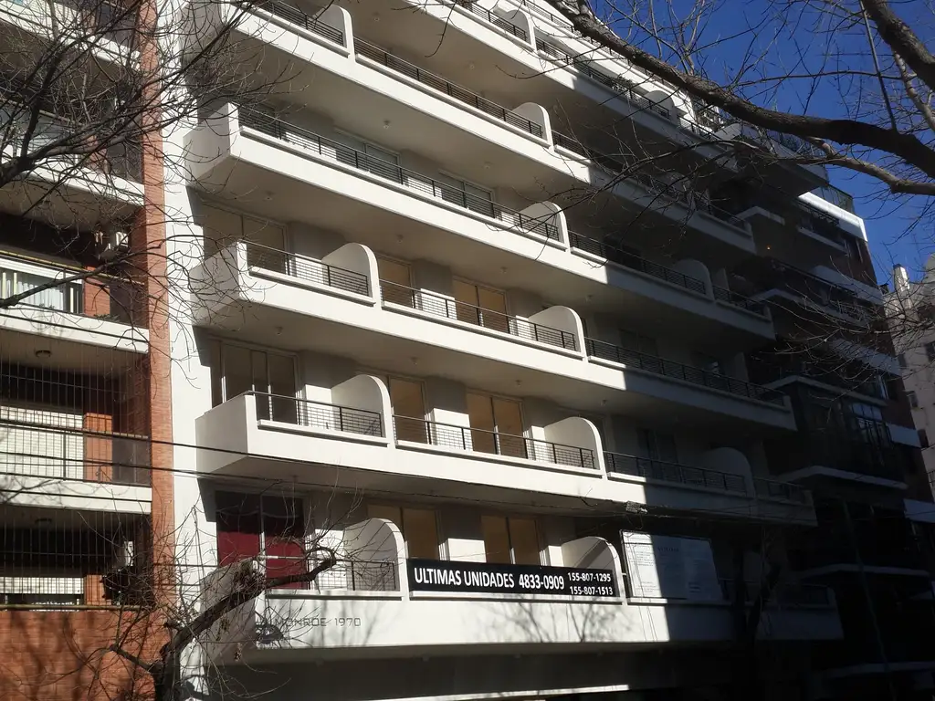 2 ambientes al frente con balcón