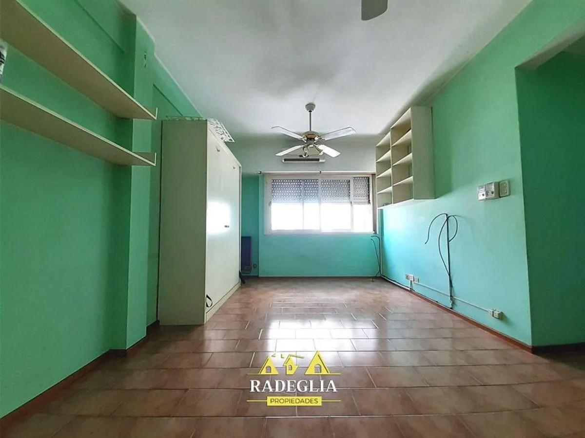 Departamento 1 ambiente con balcón francés