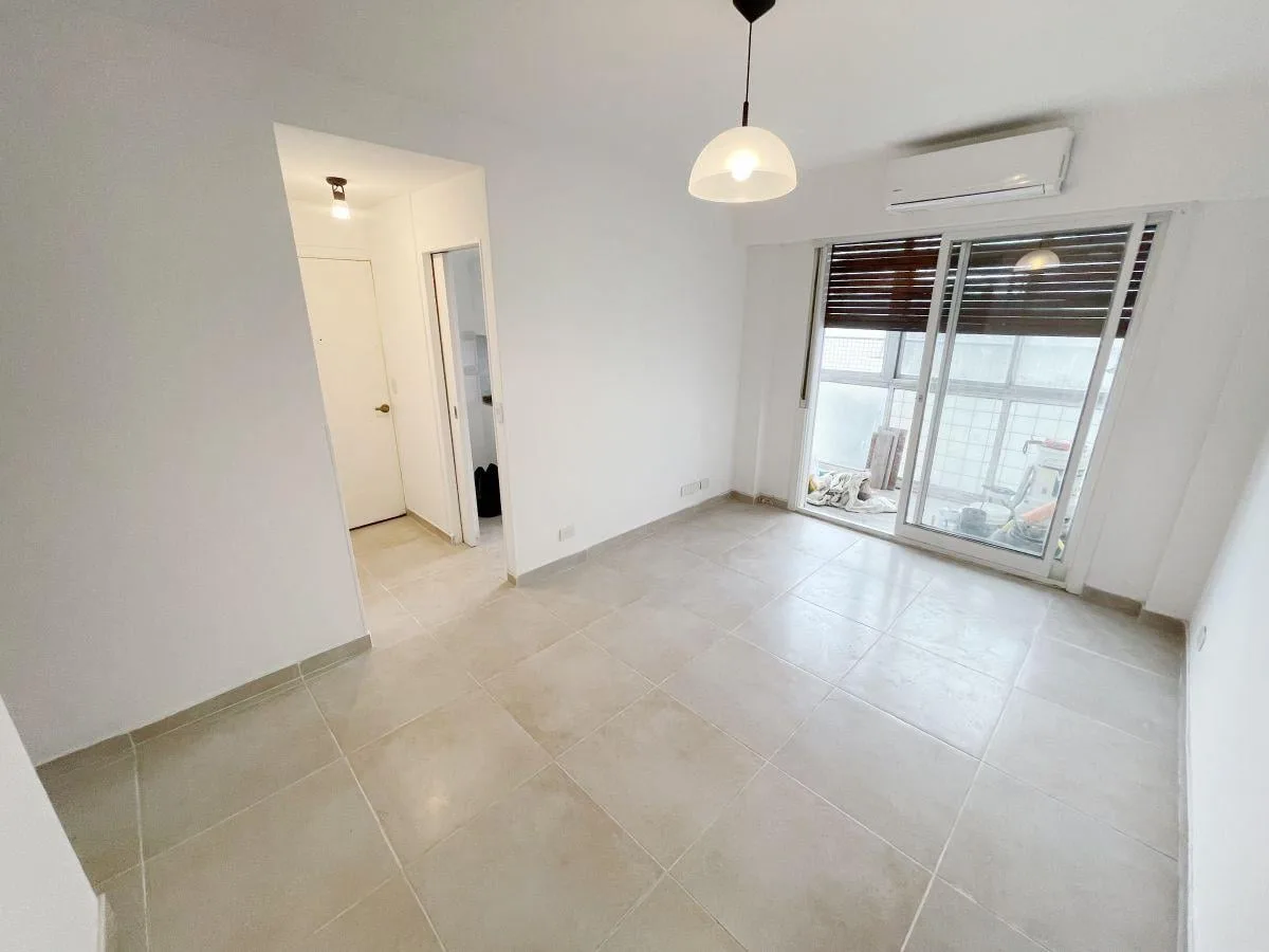 2 ambientes con balcón