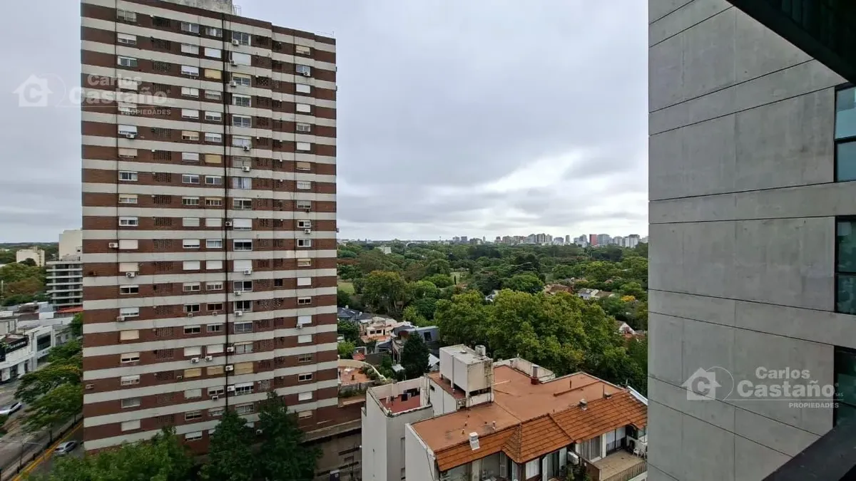 Monoambiente con balcón y cochera