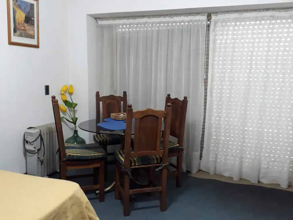 Monoambiente amoblado con balcón en Balvanera