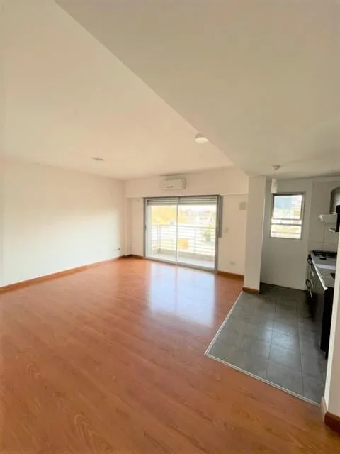 2 ambientes contrafrente con balcón