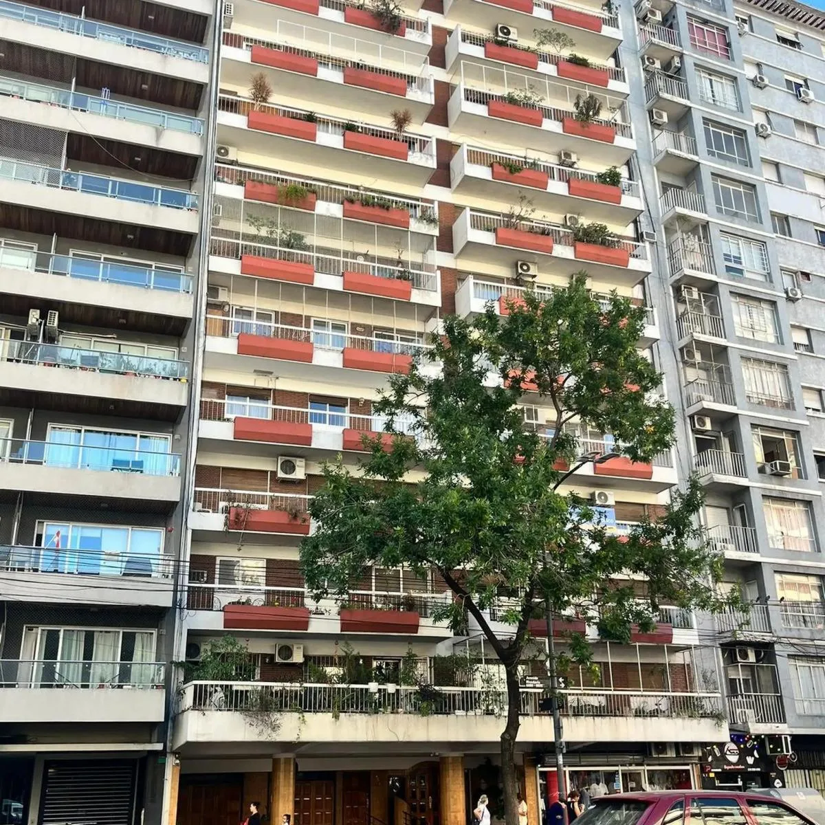 4 ambientes al frente con balcón