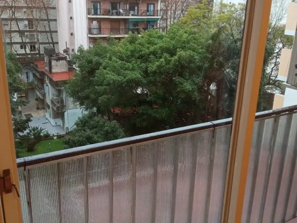 Departamento en Belgrano con balcón francés