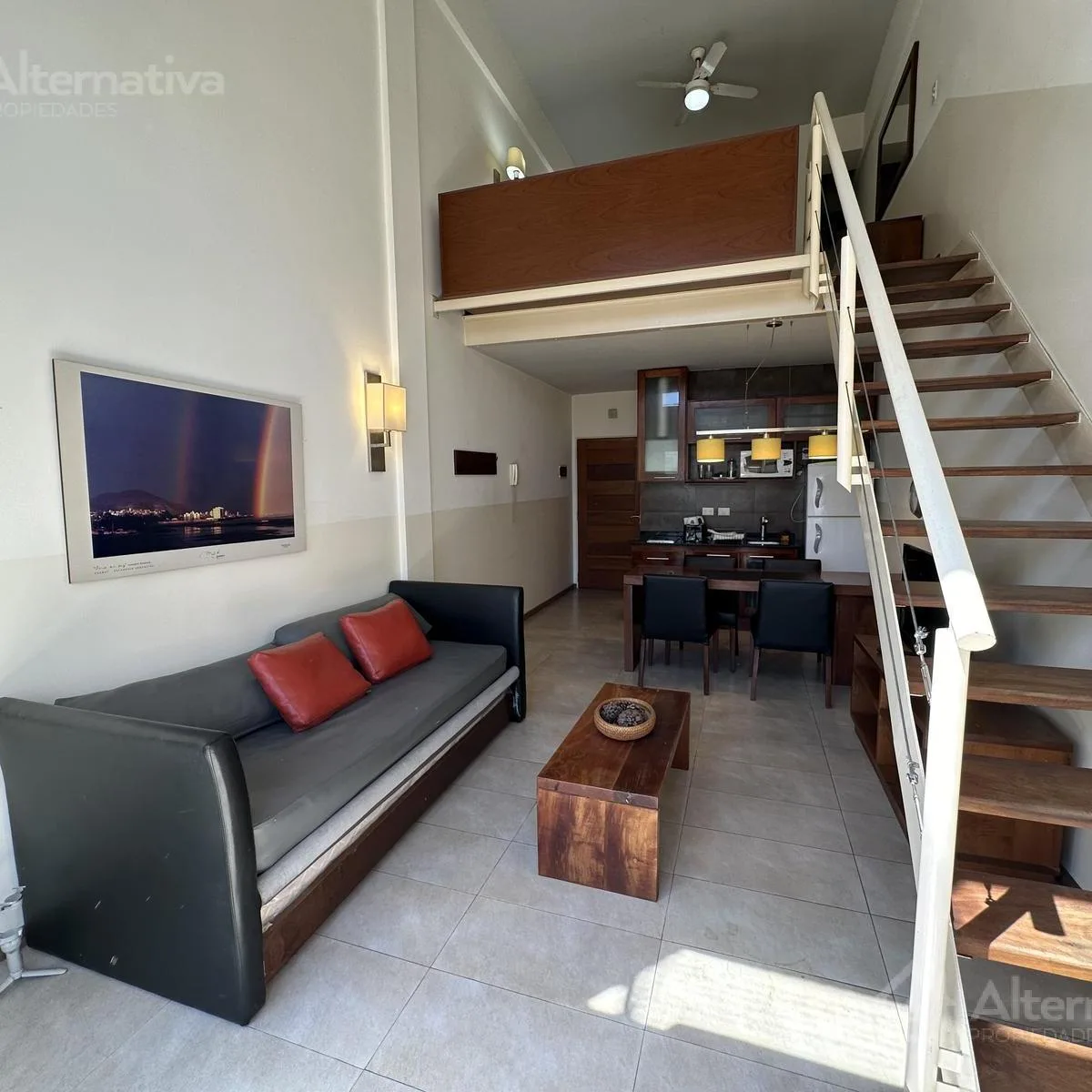 Duplex con balcón y terraza