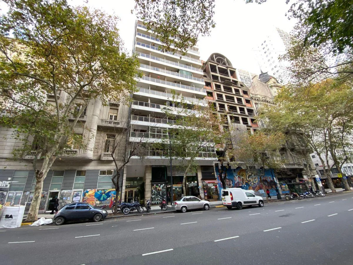 Monoambiente con balcón al frente