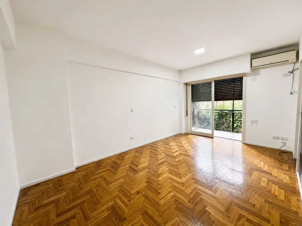 Monoambiente con balcón en Caballito