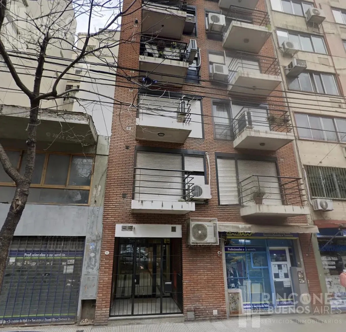 Monoambiente con balcón amoblado