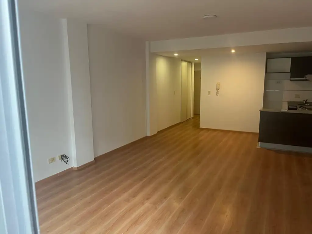 Monoambiente con balcón