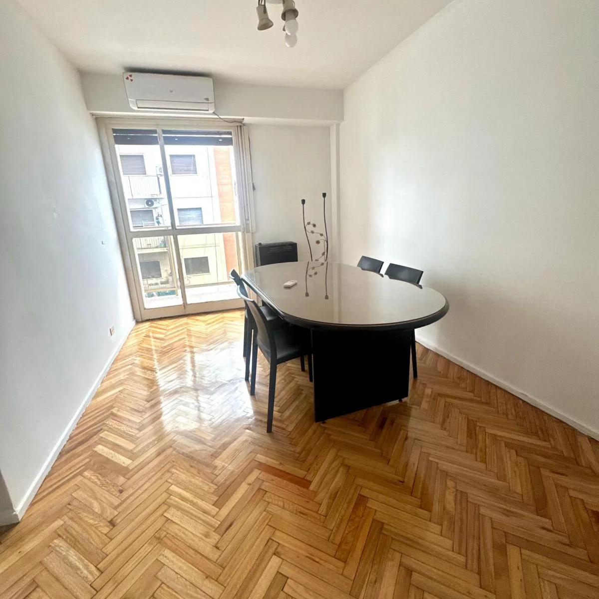 2 ambientes con balcón