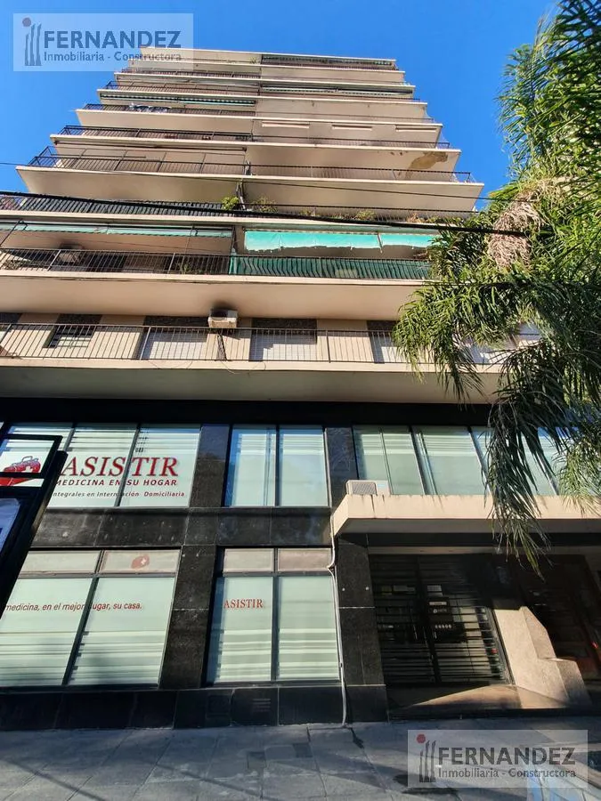 Monoambiente con balcón francés