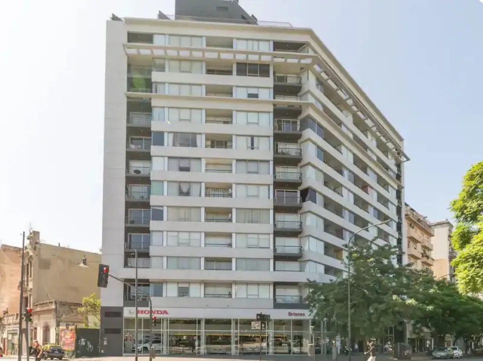 Estúdio no 3º andar com terraço