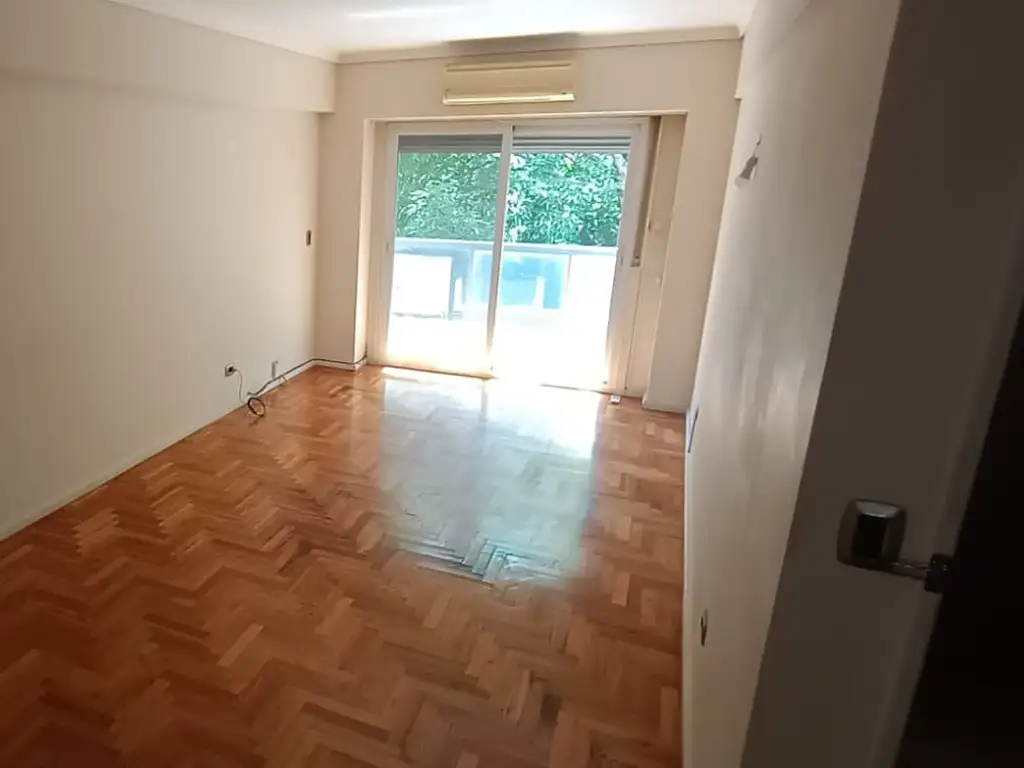 Piso 4 con balcón corrido