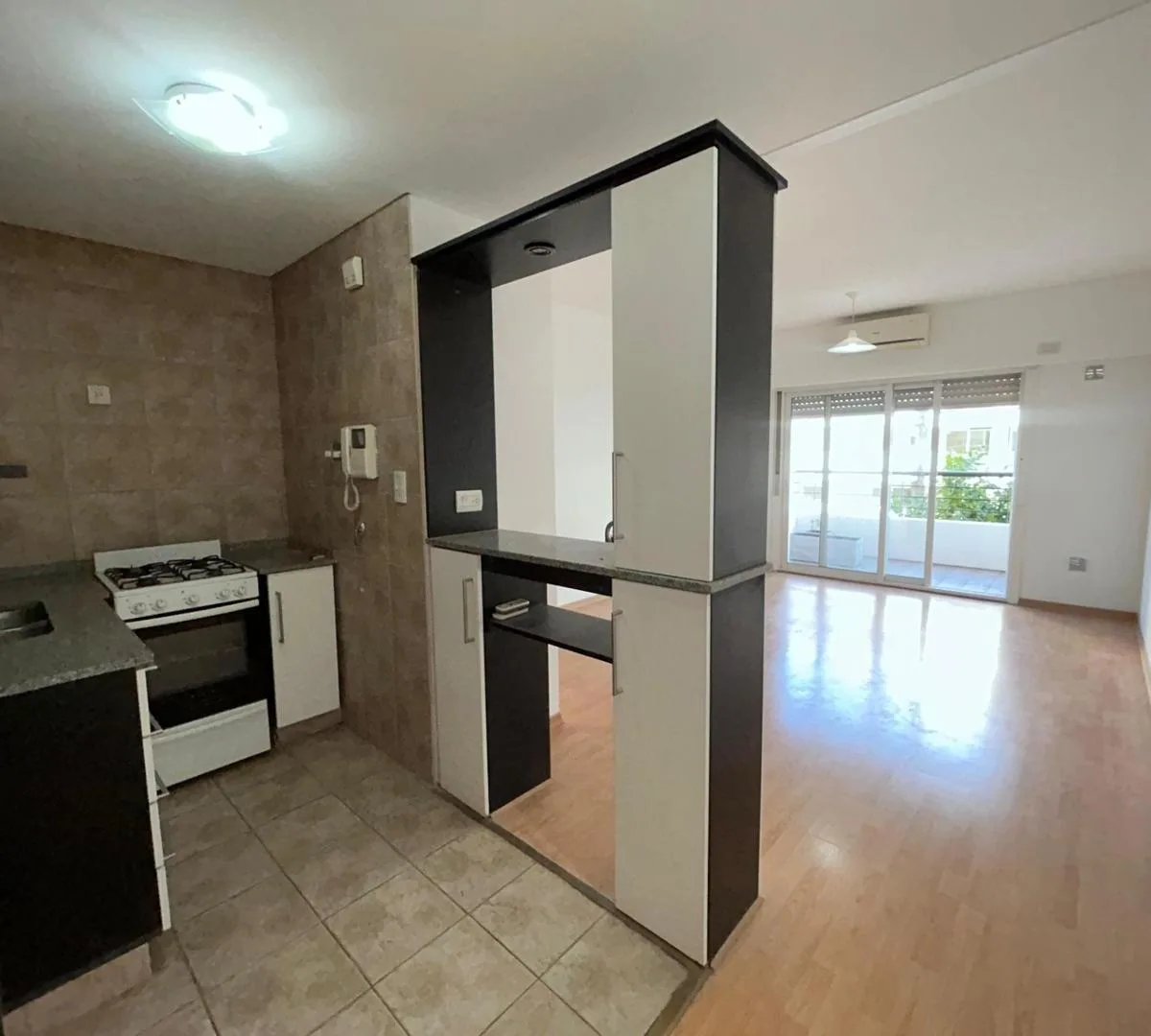 1 ambiente con balcón aterrazado