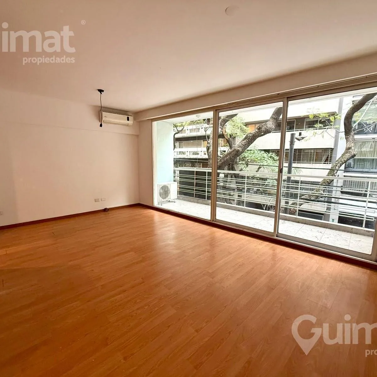 Monoambiente con balcón y amenities