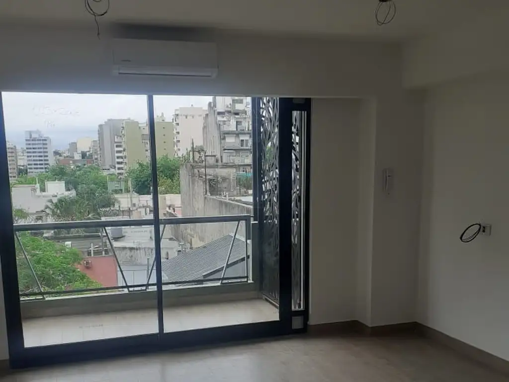 Monoambiente con balcón