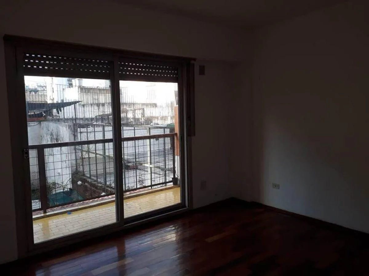 2 ambientes con balcón al contrafrente
