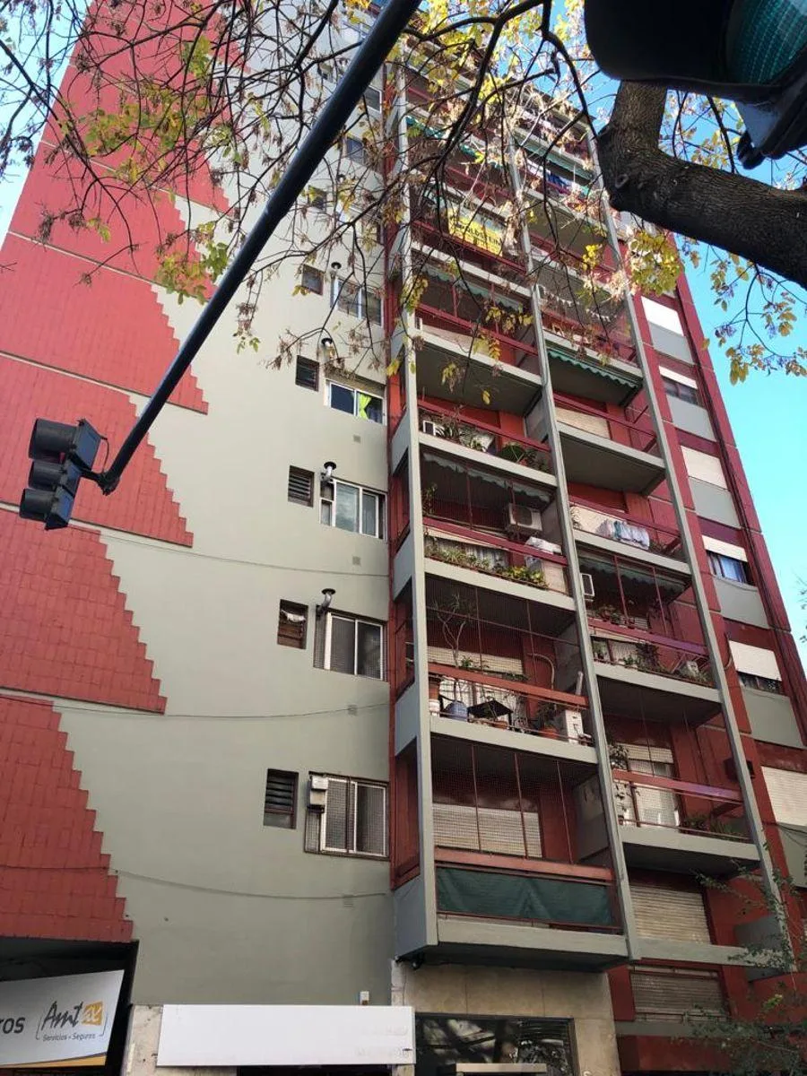 Departamento con balcón al frente
