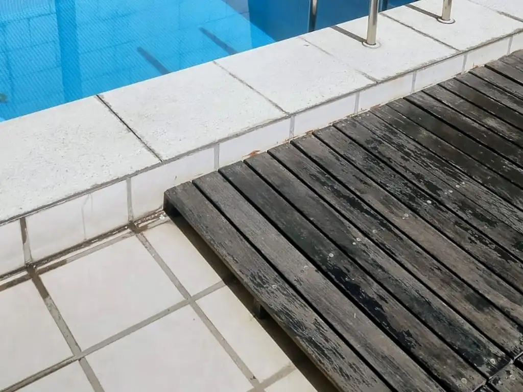 Monoambiente con balcón y pileta